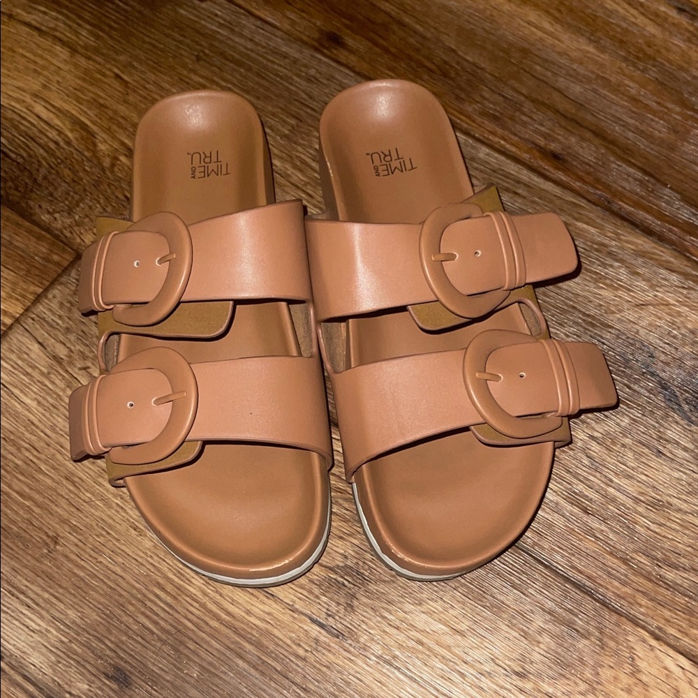 Time and Tru Women's Brown Buckle Sandals